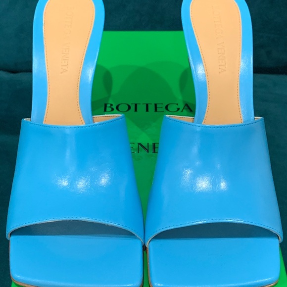 SOLD-Bottega Veneta size 37 - Picture 2 of 5